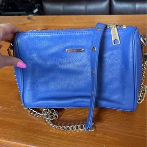 Cutest crossbody bag! Prettiest blue!